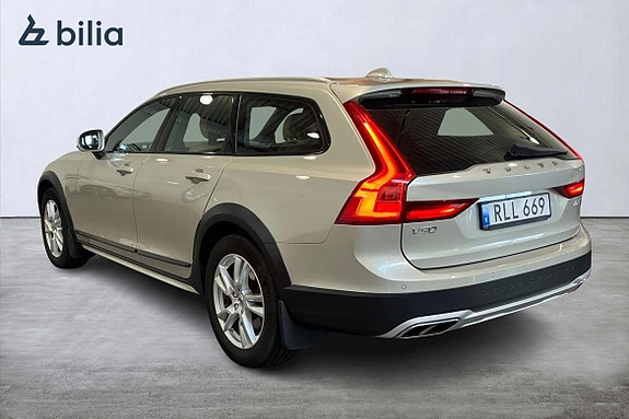 Volvo V90 Cross Country 2 of 5