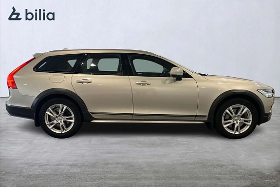 Volvo V90 Cross Country 18 of 22