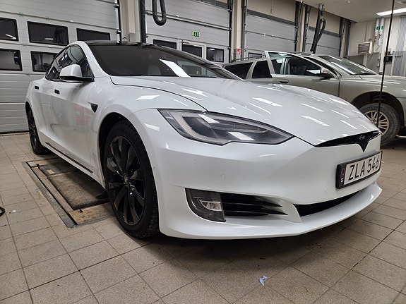 Tesla Model S 5 of 5