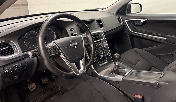 Volvo V60 8 of 13