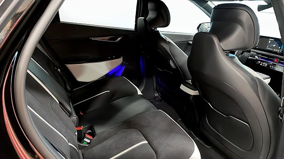 Kia EV6 5 of 12