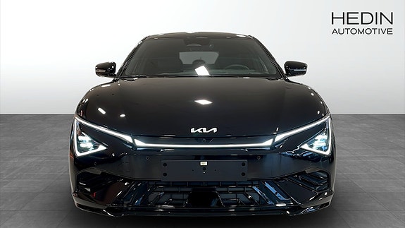 Kia EV6 8 of 12