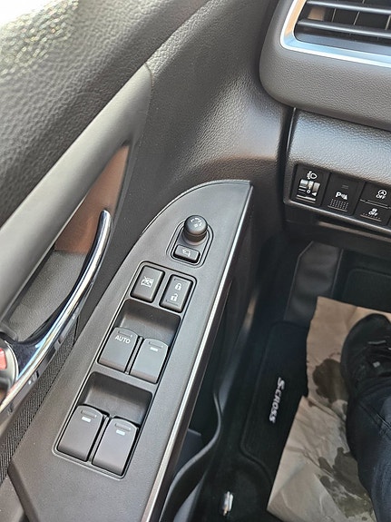 Suzuki S-Cross 13 of 23