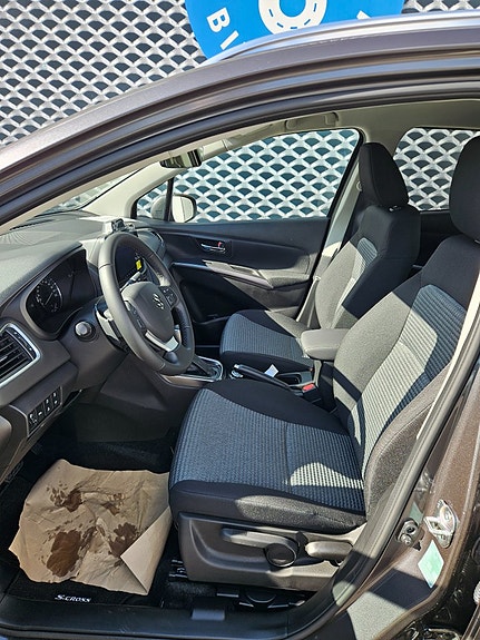 Suzuki S-Cross 9 of 23