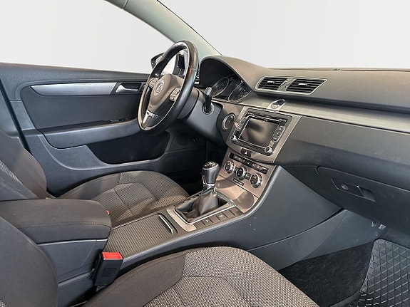 Volkswagen Passat 9 of 10