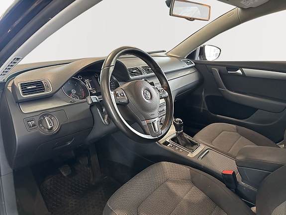 Volkswagen Passat 7 of 10