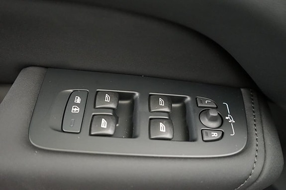 Volvo XC60 8 of 19