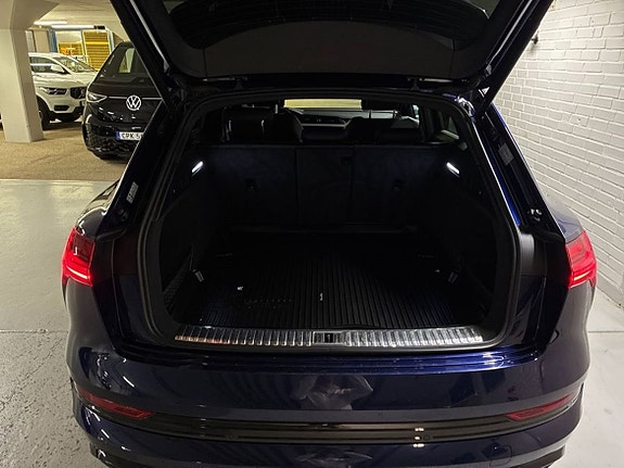 Audi e-tron 24 of 25
