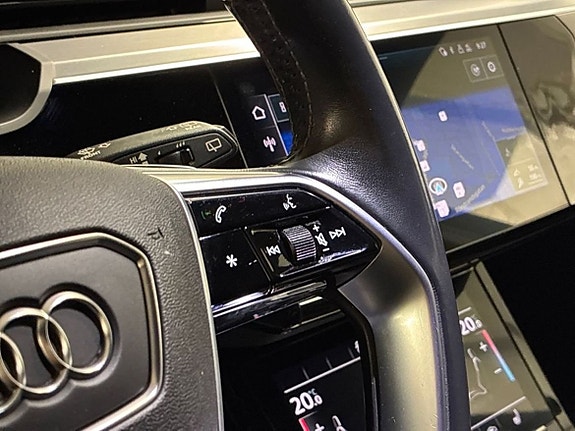Audi e-tron 22 of 25
