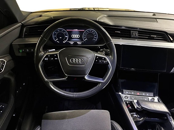 Audi e-tron 11 of 25