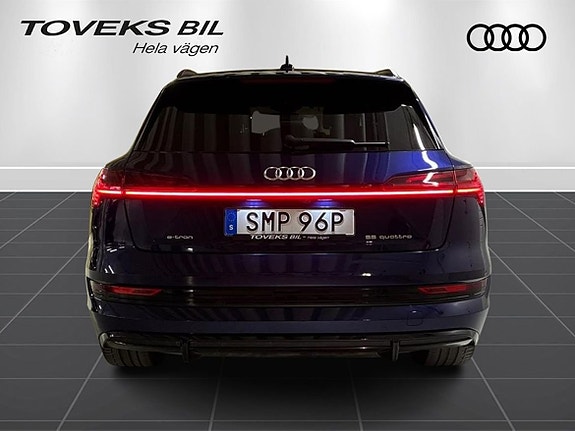 Audi e-tron 4 of 25