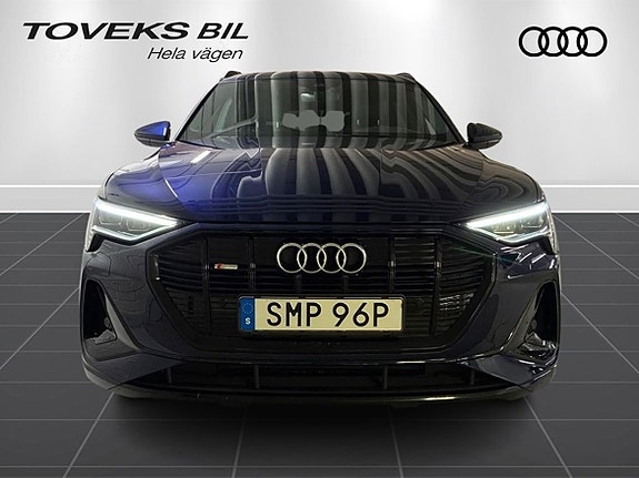 Audi e-tron 8 of 25