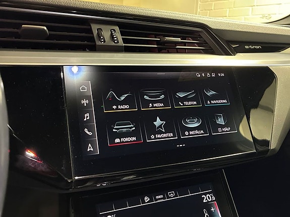 Audi e-tron 16 of 25