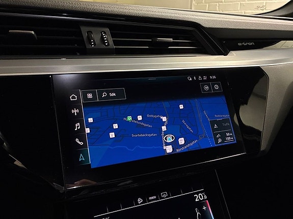 Audi e-tron 18 of 25