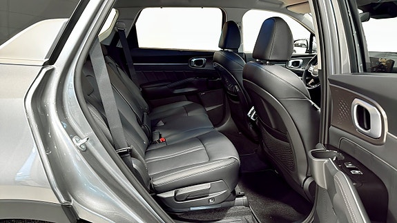 Kia Sorento 5 of 16