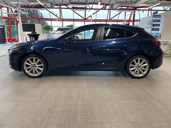 Mazda 3 4 of 5