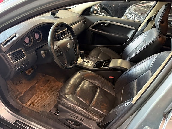 Volvo XC70 8 of 15