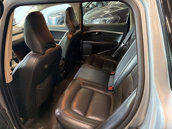 Volvo XC70 9 of 15