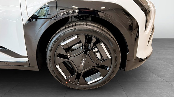 Kia EV3 9 of 12