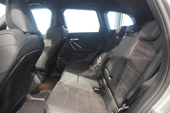 BMW iX1 7 of 19