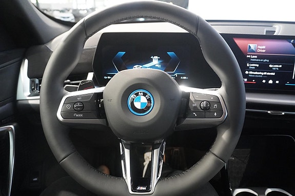 BMW iX1 11 of 19
