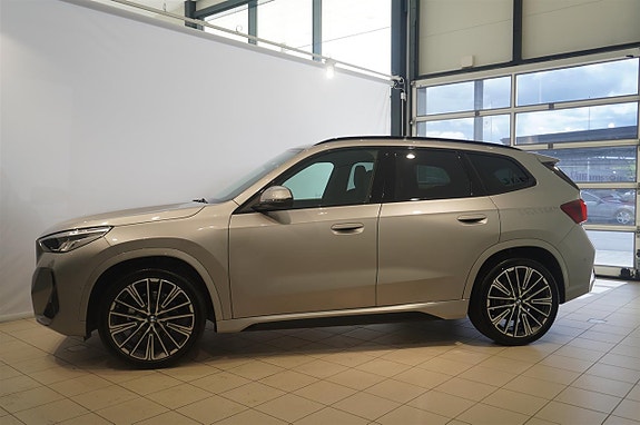 BMW iX1 3 of 19