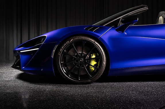 McLaren Artura 11 of 30