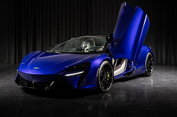McLaren Artura 3 of 5
