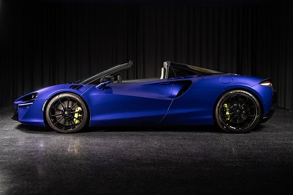 McLaren Artura 12 of 30