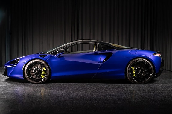 McLaren Artura 13 of 30