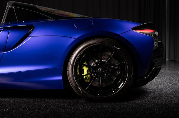 McLaren Artura 15 of 30