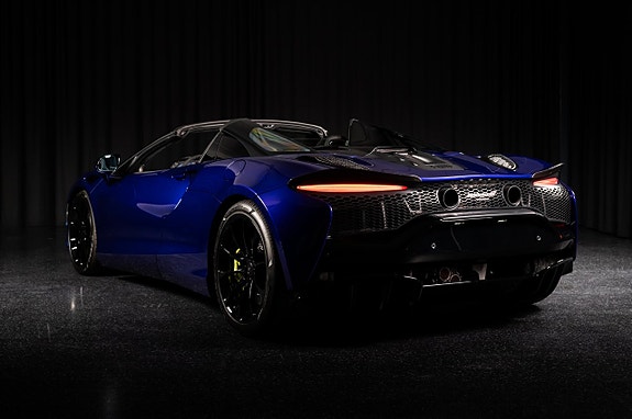 McLaren Artura 4 of 5