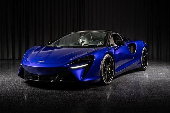 McLaren Artura 2 of 5