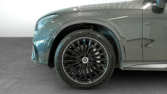 Mercedes-Benz GLC300 e 9 of 12