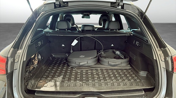 Mercedes-Benz GLC300 e 10 of 12