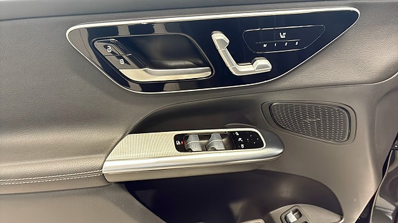 Mercedes-Benz GLC300 e 11 of 12
