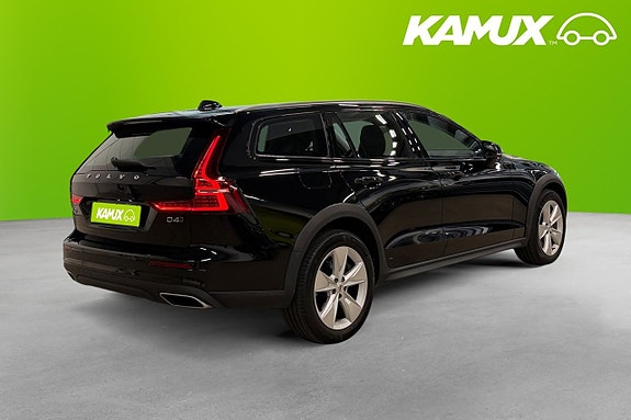 Volvo V60 Cross Country 4 of 5