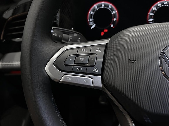 Volkswagen Passat 11 of 15