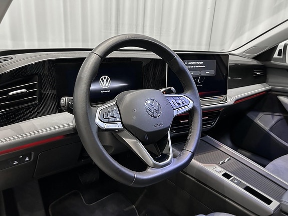 Volkswagen Passat 10 of 15