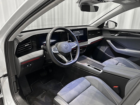 Volkswagen Passat 9 of 15
