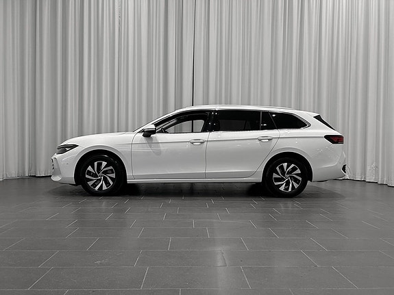 Volkswagen Passat 2 of 5