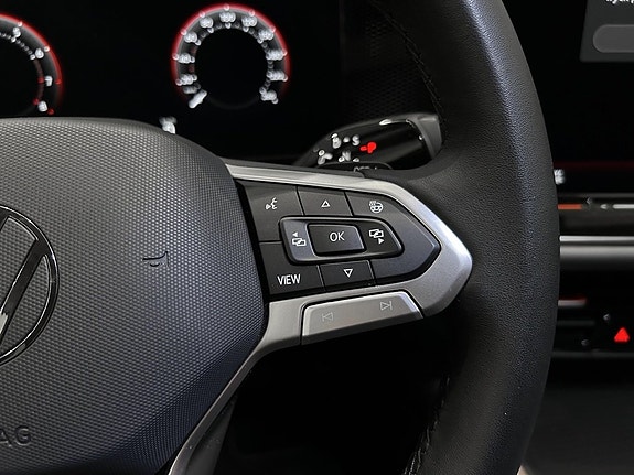 Volkswagen Passat 12 of 15