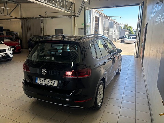 Volkswagen Golf Sportsvan 4 of 5