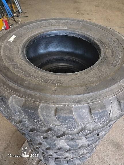 Advance 405/70R25 2 of 3