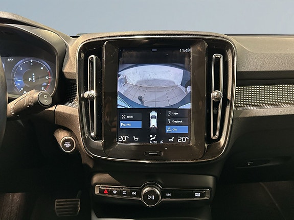 Volvo XC40 11 of 26