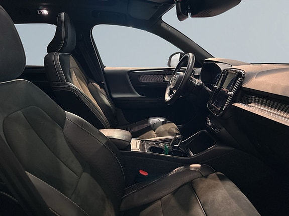 Volvo XC40 10 of 26