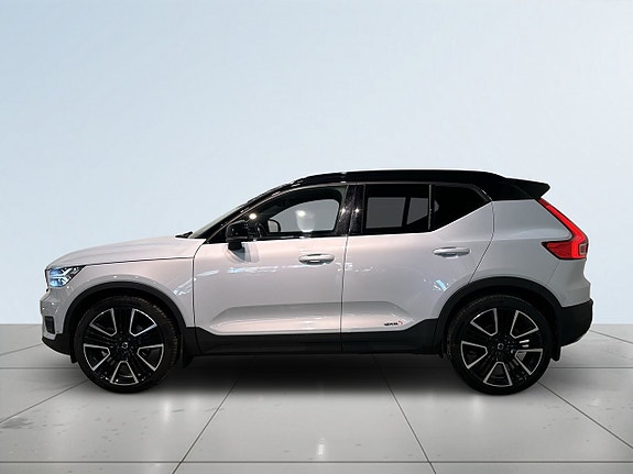 Volvo XC40 4 of 26