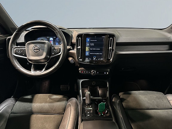 Volvo XC40 8 of 26