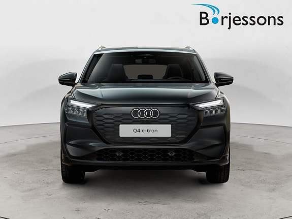 Audi Q4 e-tron 4 of 5