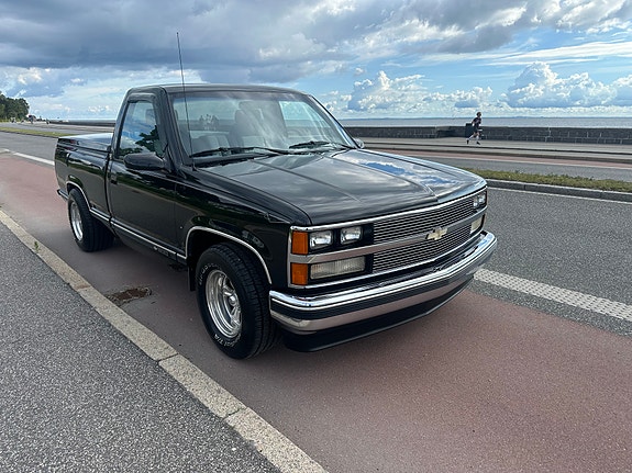 Chevrolet Silverado 1500 2 of 5